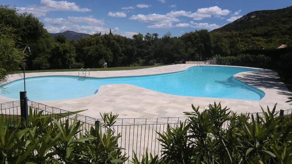 Hôtel Le Hameau De Coriolan à Le Plan-de-la-Tour Hébergement de vacances
