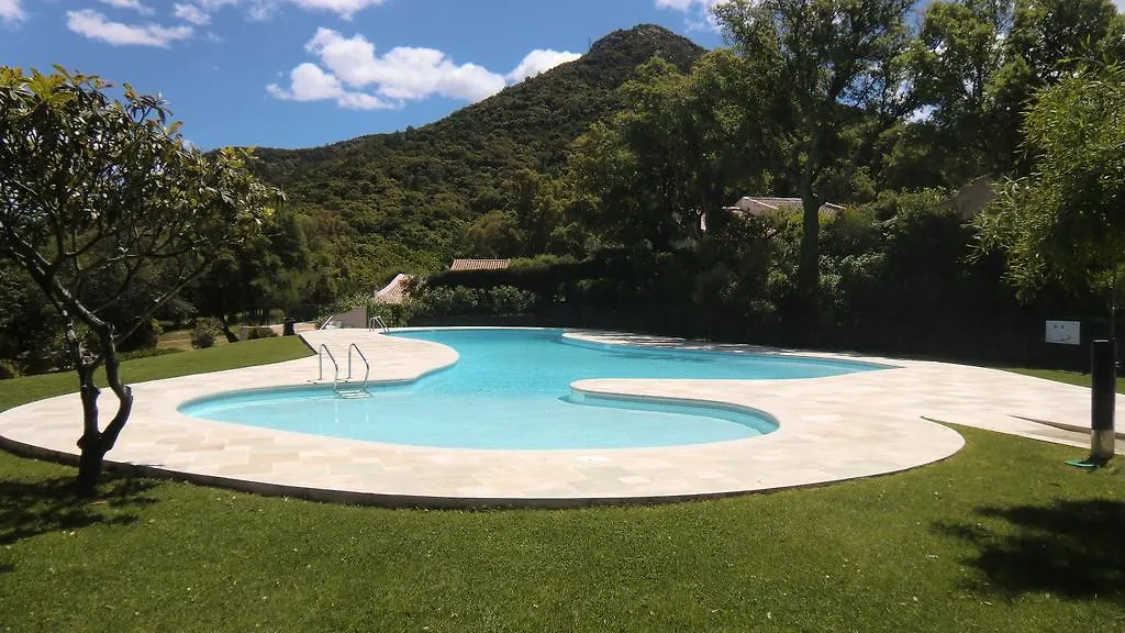 Hôtel Le Hameau De Coriolan à Le Plan-de-la-Tour Hébergement de vacances